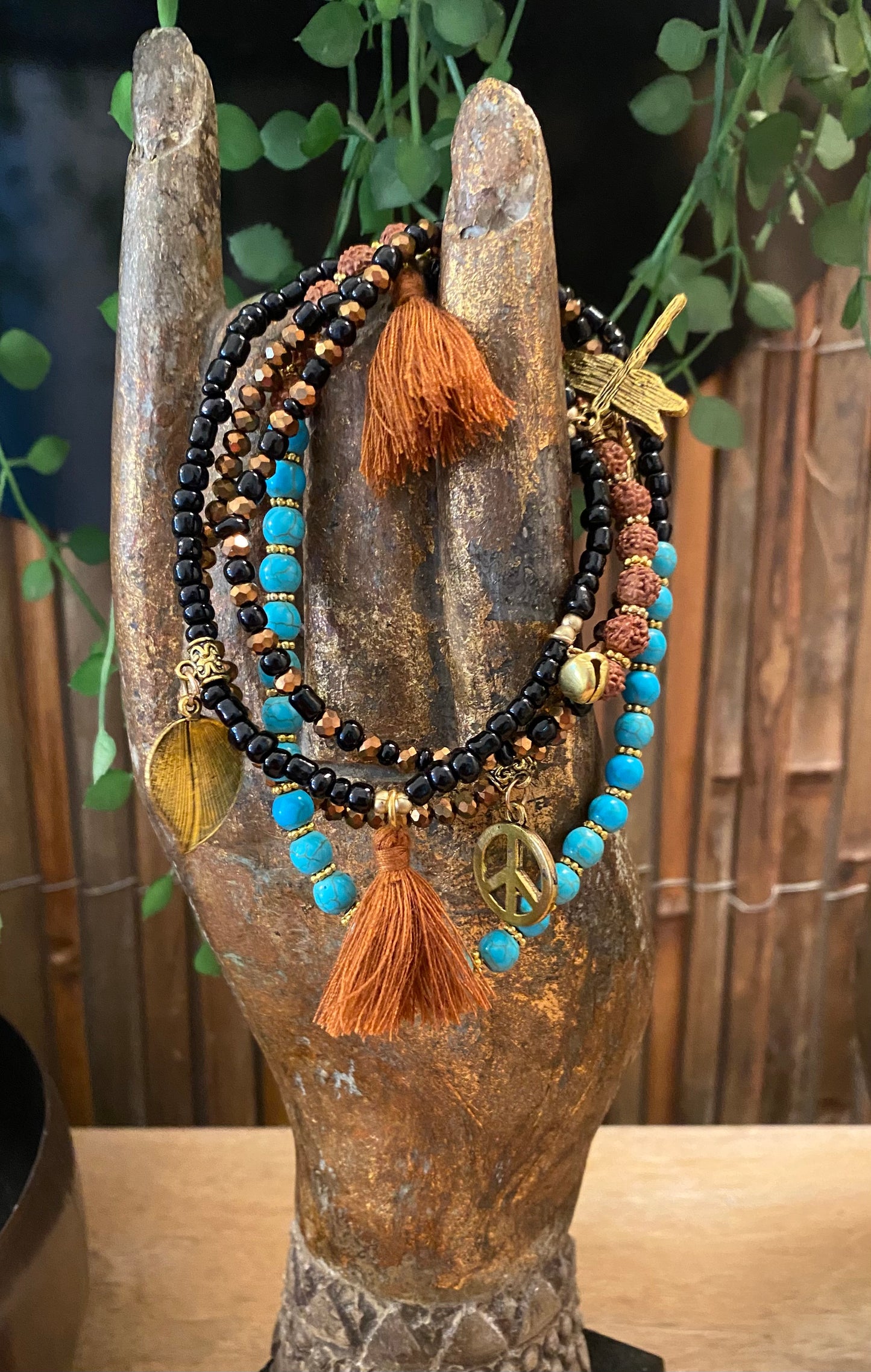 NECKLACES / BRACLETS