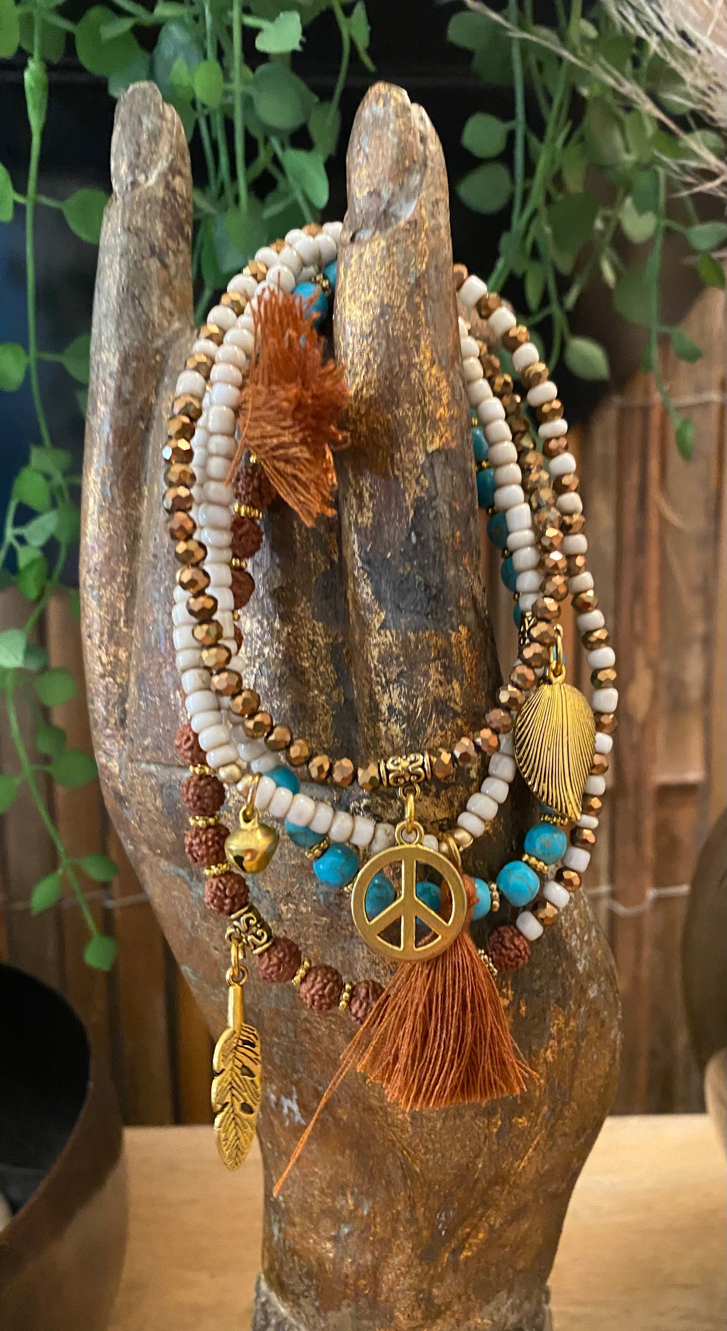 NECKLACES / BRACLETS