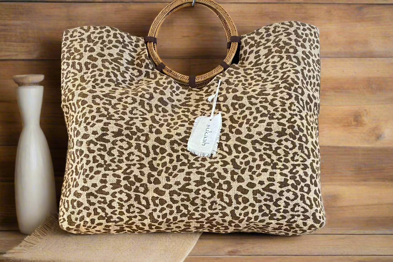 RATTAN HANDLE HESIAN BAG