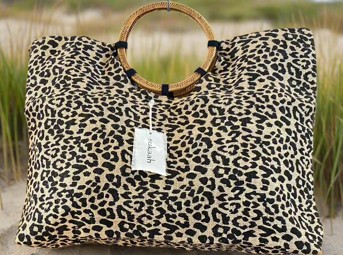 RATTAN HANDLE HESIAN BAG