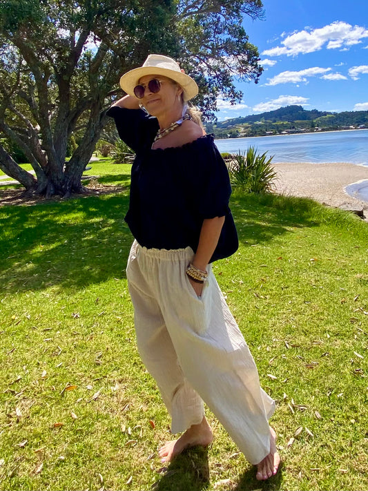 Sukaah women’s high-waisted ramie pants in natural fibre with relaxed wide leg and side pockets.