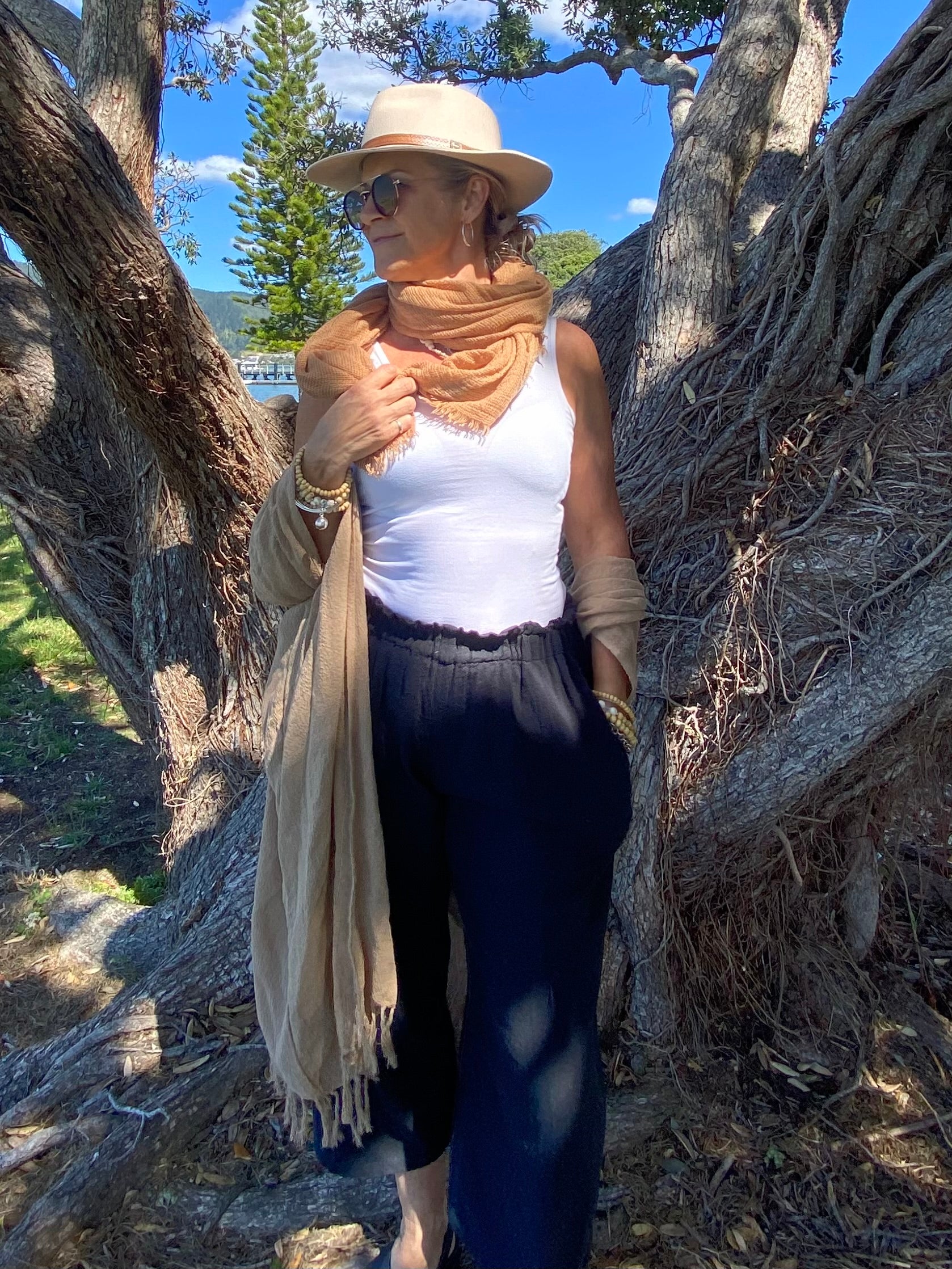 Sukaah breathable ramie pocket pants – eco-conscious high-waisted women’s fashion.