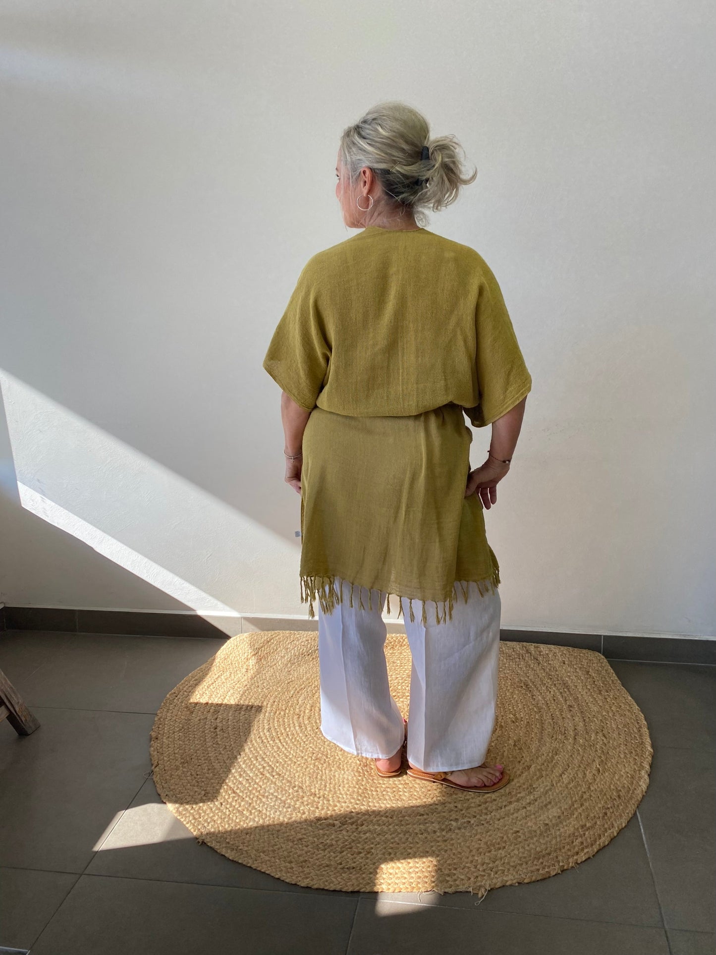 Lightweight women’s ramie wrap Australia – plant-based fibre resort essential.