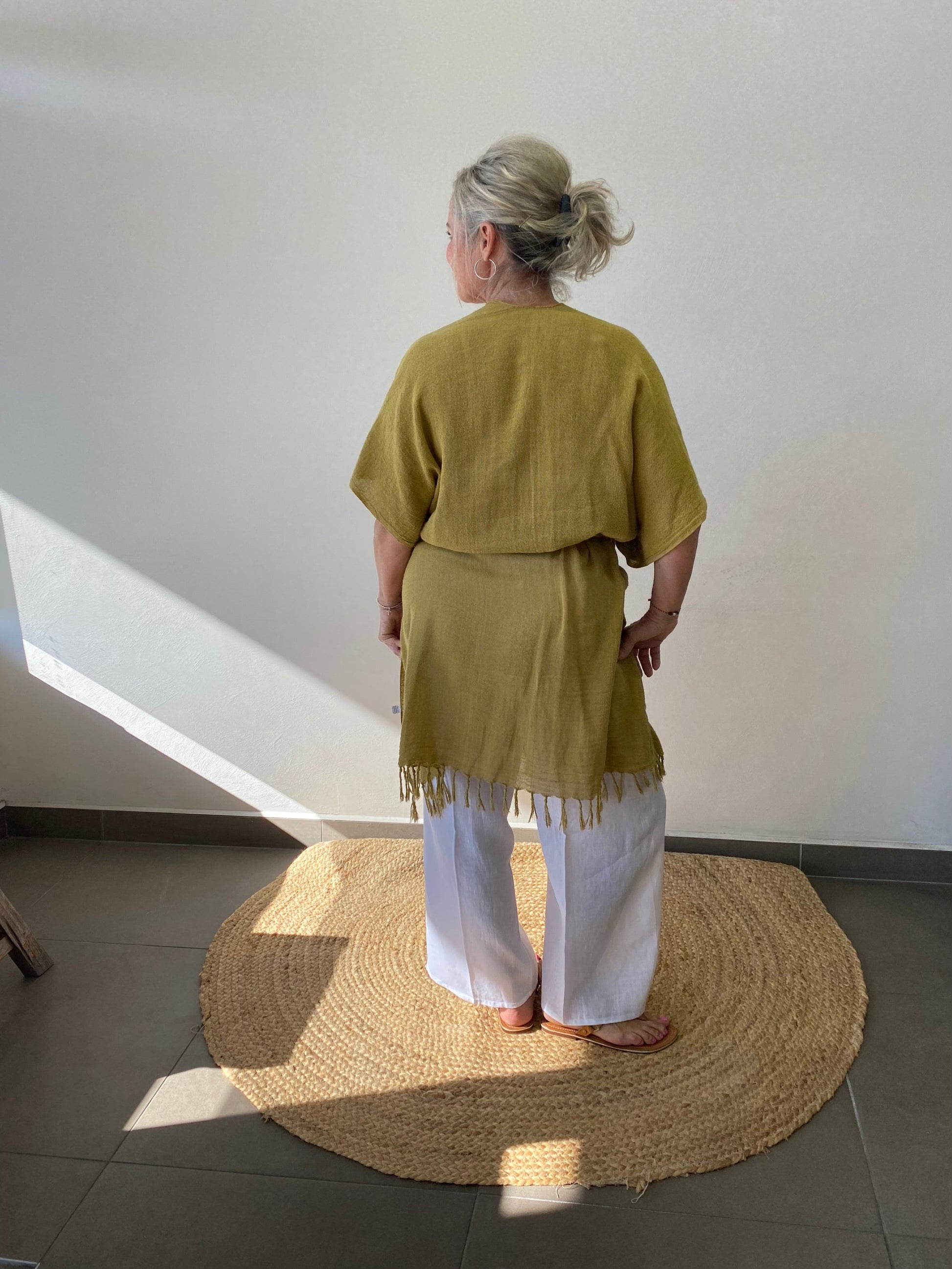 Lightweight women’s ramie wrap Australia – plant-based fibre resort essential.